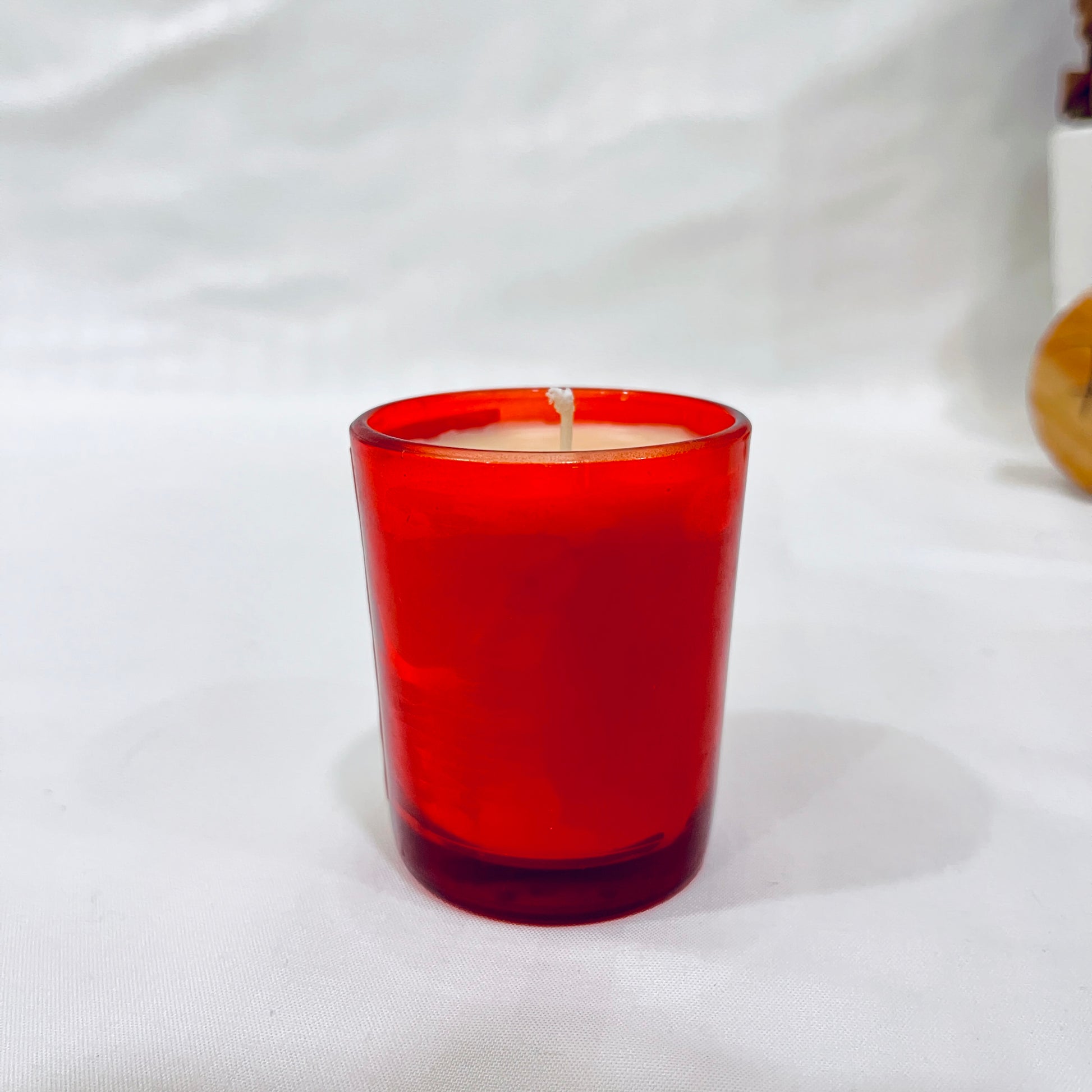 Side view of Jaivik Store Lush Rose premium soy wax candle for aromatherapy, 60g, stylish and sustainable design